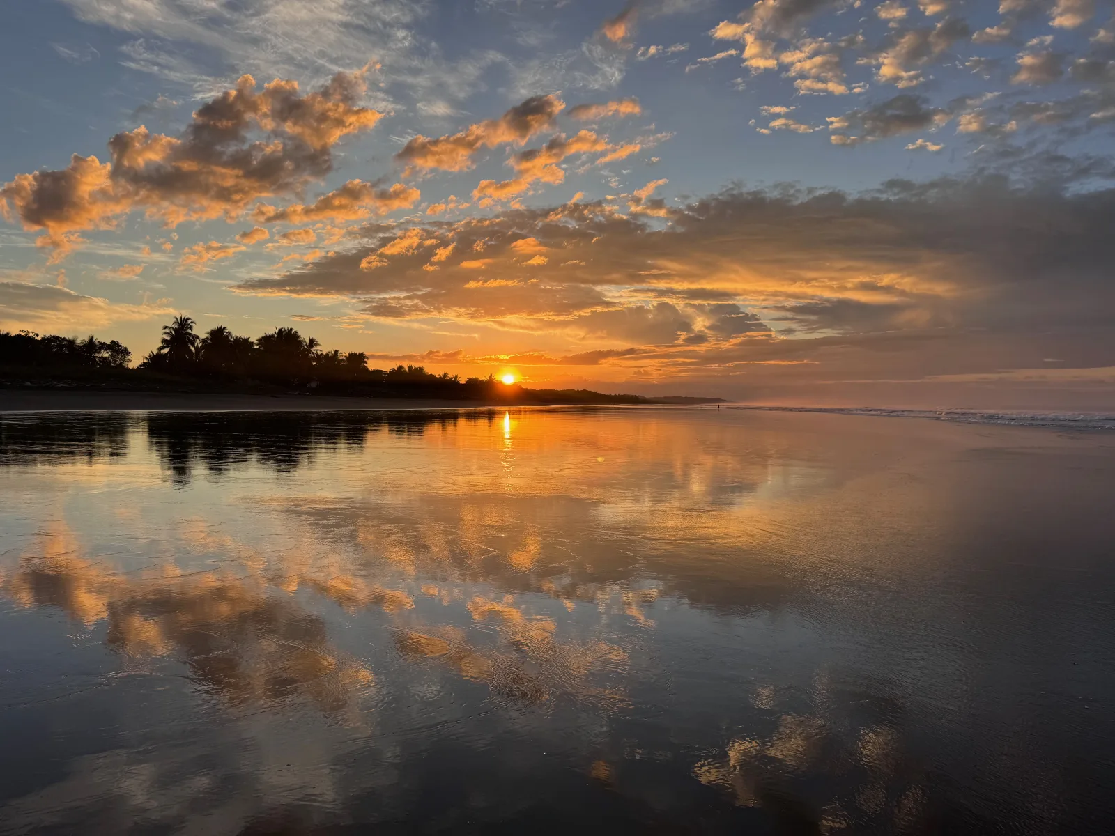 Playa Hermosa scene photographed by Jeff Powers