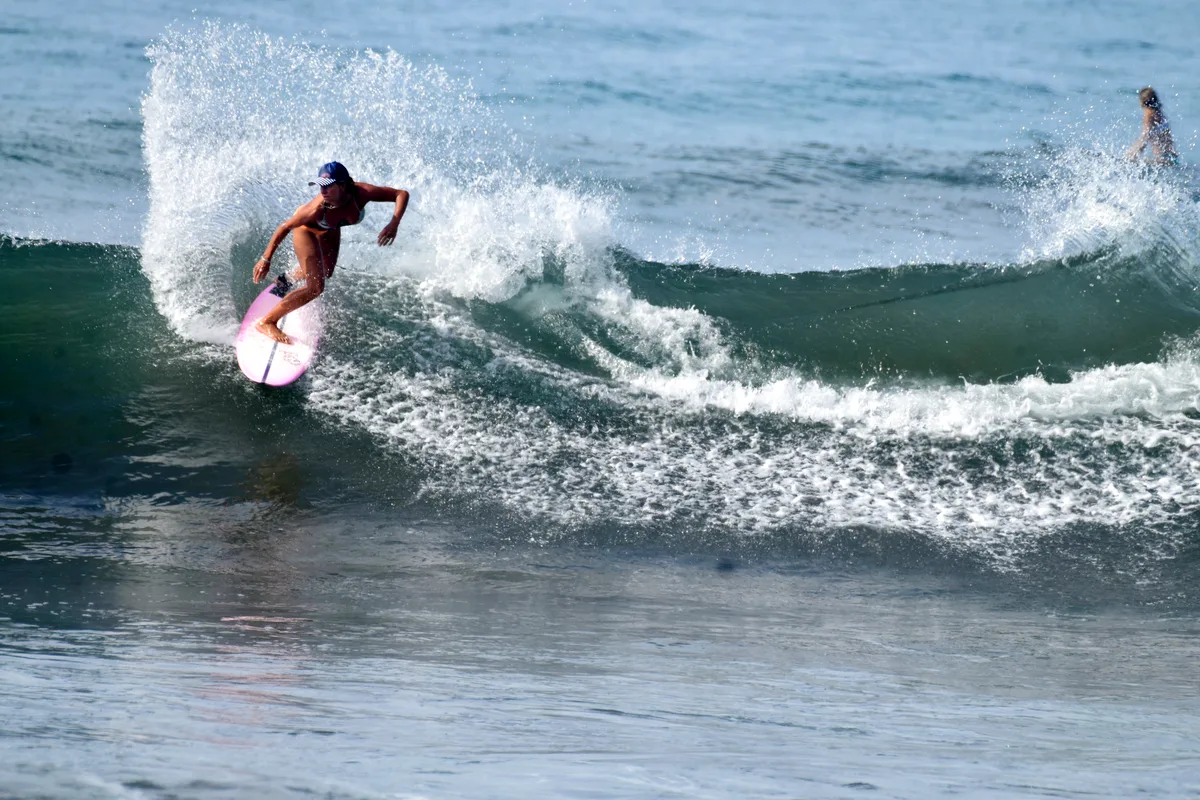 Frieda Zamba carving a Playa Hermosa wave with a fan of white spray