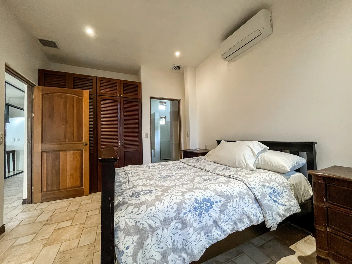 Ocean-View Three-Bedroom – bedroom 01