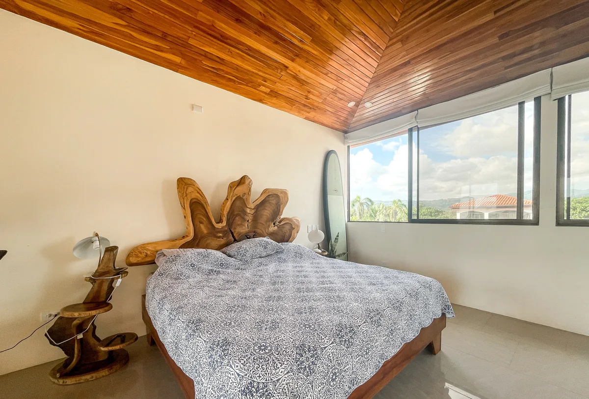 Ocean-View Penthouse – bedroom 01